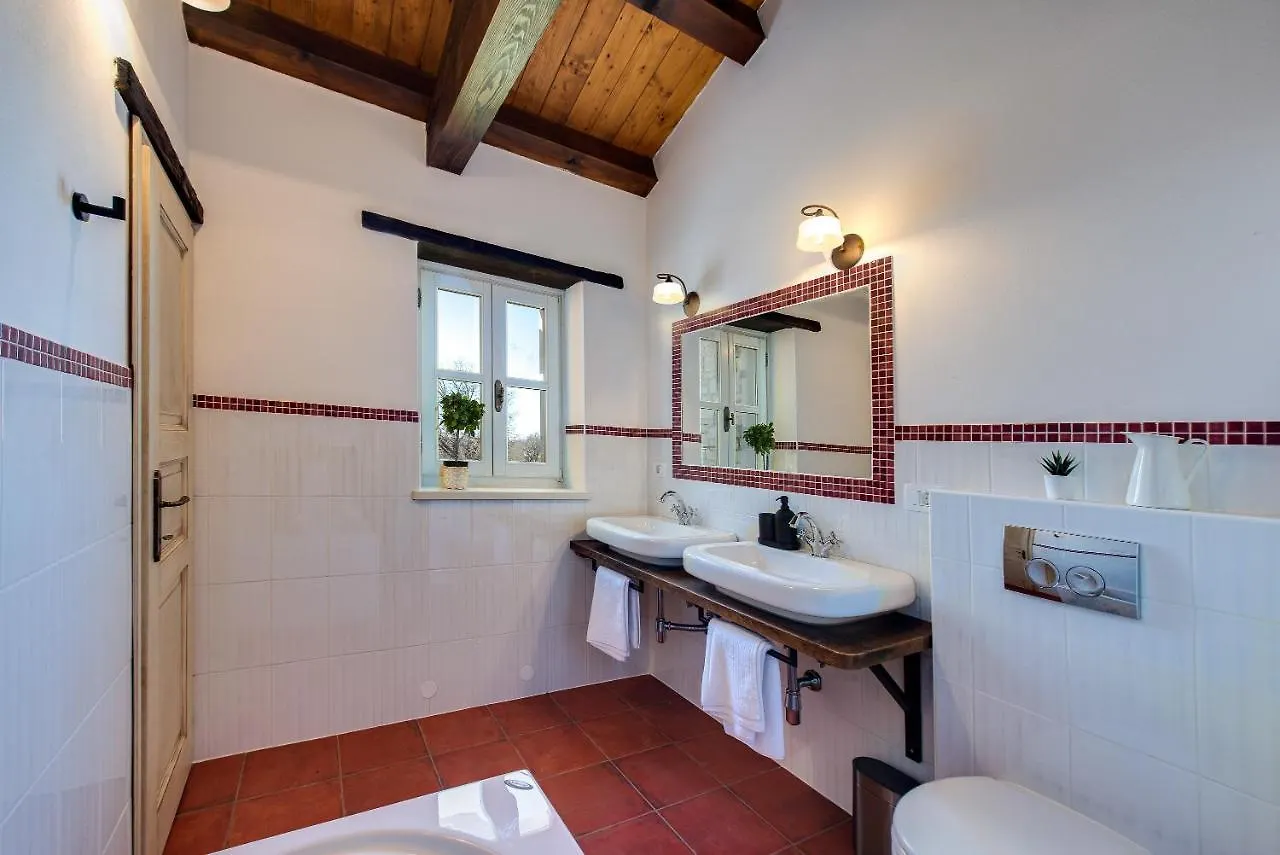 Villa Avalon - Luxury Home With Pool In The Centre Of Istria Tinjan