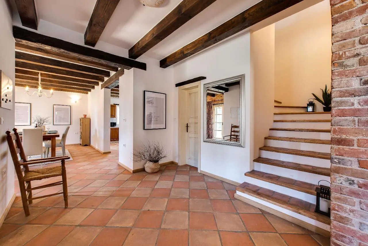 Villa Avalon - Luxury Home With Pool In The Centre Of Istria Tinjan