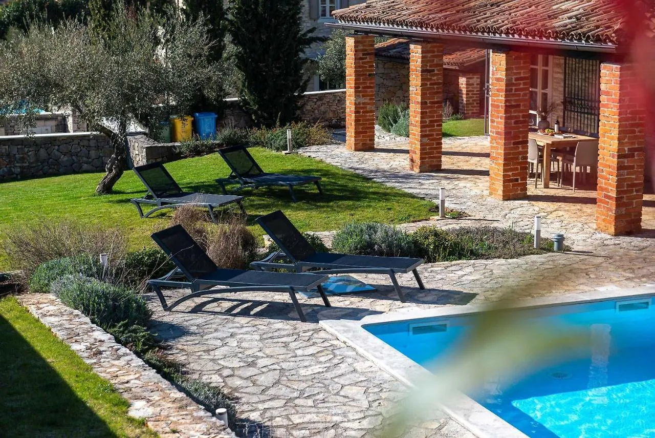 Villa Avalon - Luxury Home With Pool In The Centre Of Istria Tinjan