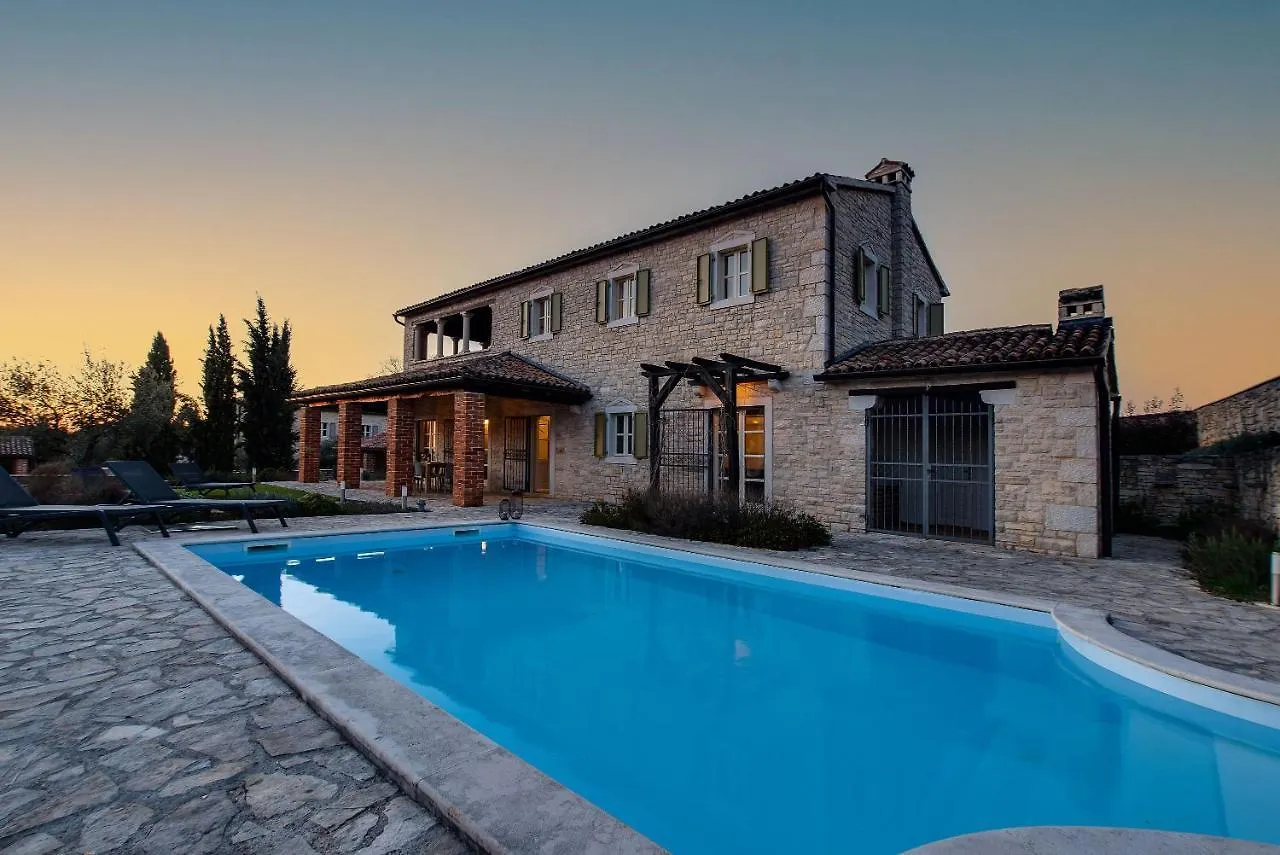 Villa Avalon - Luxury Home With Pool In The Centre Of Istria Tinjan 0*,