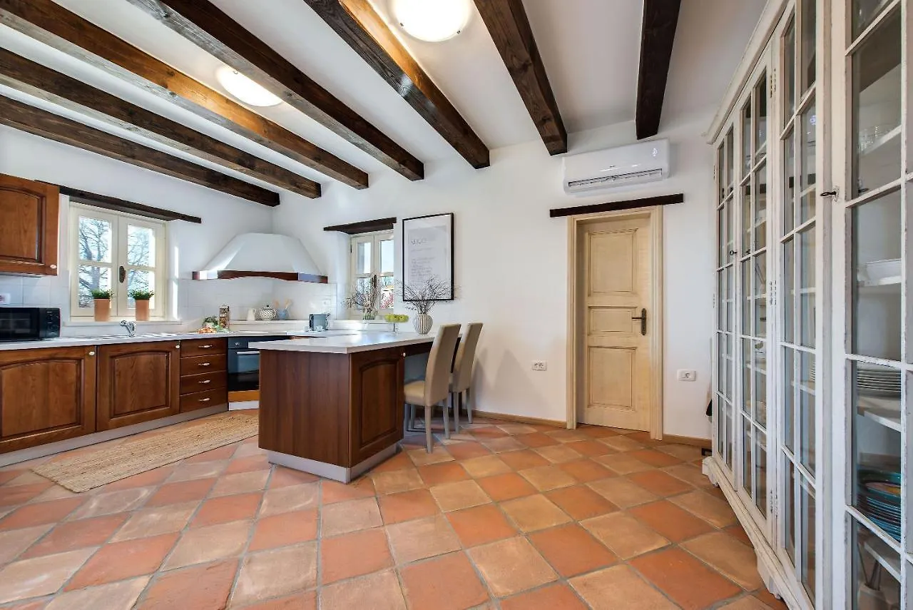 Villa Avalon - Luxury Home With Pool In The Centre Of Istria Tinjan