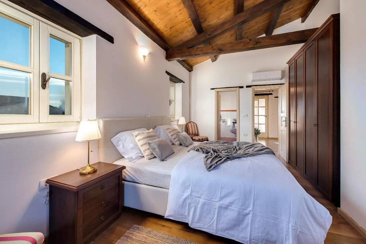 Villa Avalon - Luxury Home With Pool In The Centre Of Istria Tinjan 0*,